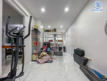 *****บ้านแฝดมือสองย่านศาลายา ม.วิลลาจจิโอ ปิ่นเกล้า-ศาลายา เนื้อที่กว้าง 35 ตร.ว. ฟังก์ชัน 3 ห้องนอน 2 ห้องน้ำ ที่จอดรถ 2 คัน บ้านสภาพสวย ตกแต่งสไตล์โมเดิร์น โครงการตั้งบนทำเลเดินทางสะดวก ใกล้รถไฟฟ้าสายสีแดง "สถานีศาลายา" และทางด่วน "ศรีรัช(วงแหวนรอบนอก)"